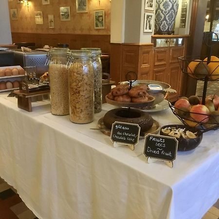 La Chartre-sur-le-Loir Logis Hotel De France מראה חיצוני תמונה