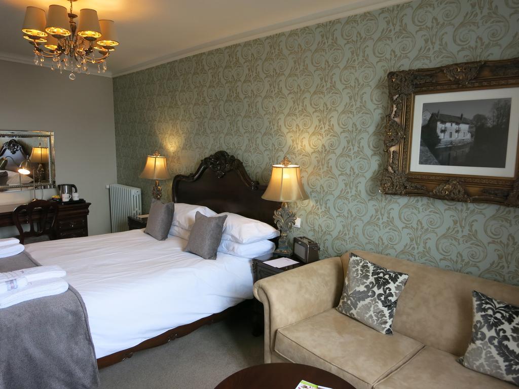 La Chartre-sur-le-Loir Logis Hotel De France מראה חיצוני תמונה