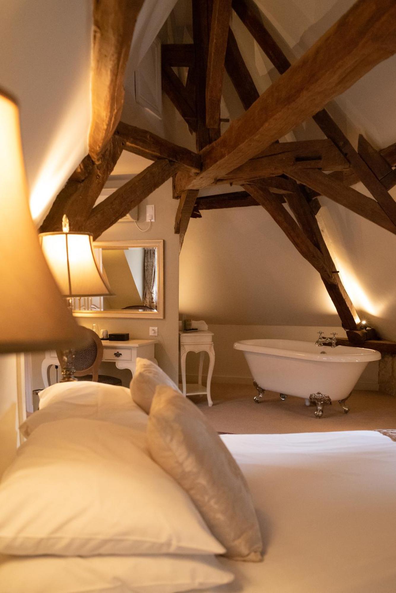 La Chartre-sur-le-Loir Logis Hotel De France מראה חיצוני תמונה