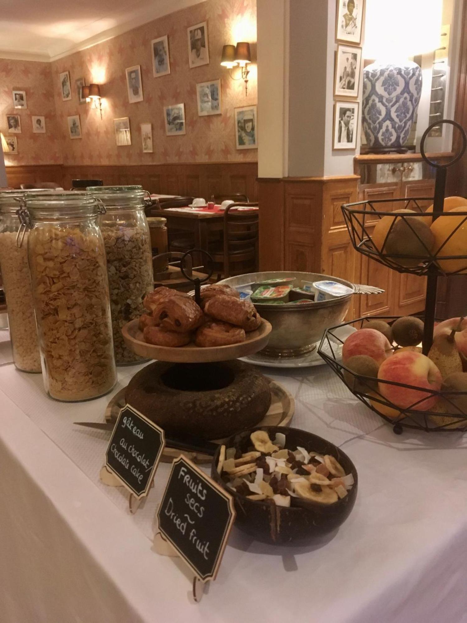 La Chartre-sur-le-Loir Logis Hotel De France מראה חיצוני תמונה