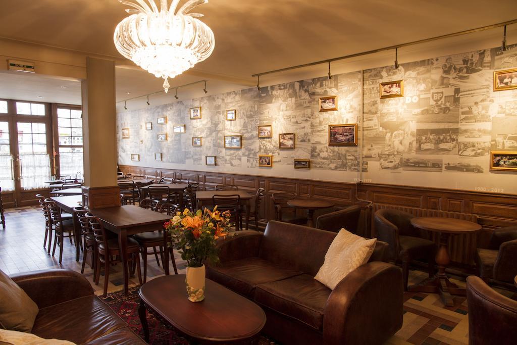 La Chartre-sur-le-Loir Logis Hotel De France מראה חיצוני תמונה