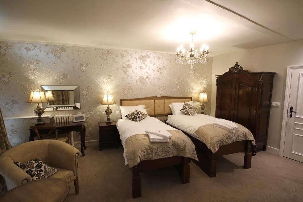 La Chartre-sur-le-Loir Logis Hotel De France מראה חיצוני תמונה